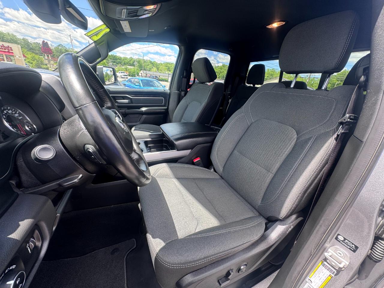 RAM 1500 Big Horn 4x4 Quad Cab 6'4" Box 2021