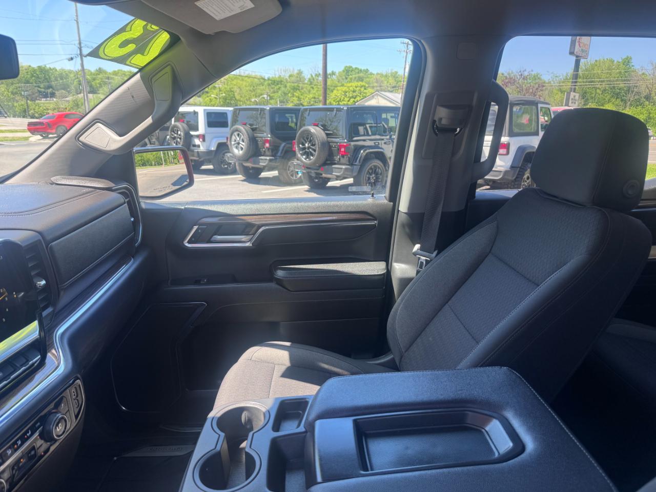 Chevrolet Silverado 1500 4WD Crew Cab 147" LT w/1LT 2023