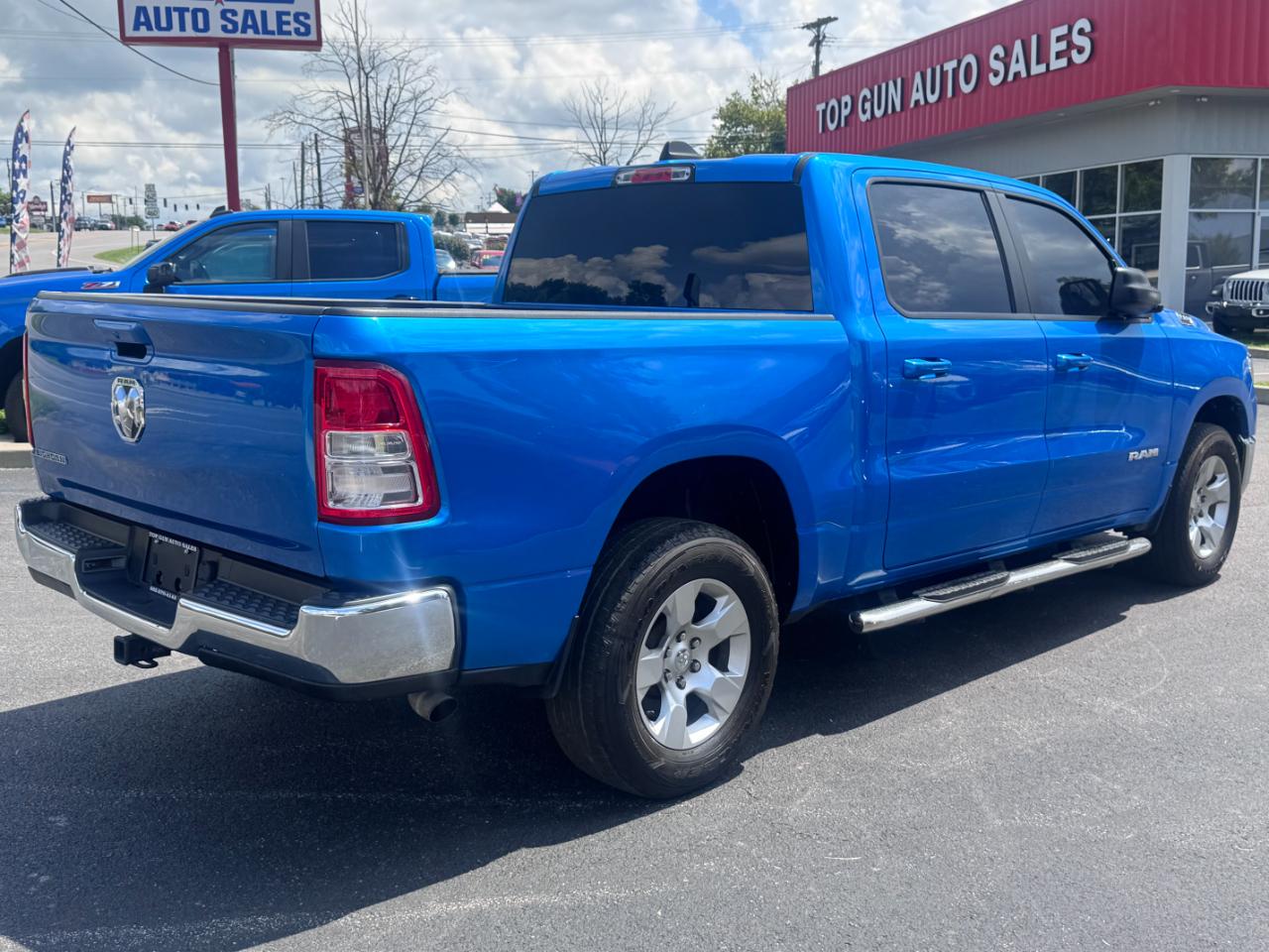 RAM 1500 Big Horn 4x4 Crew Cab 5'7" Box 2021