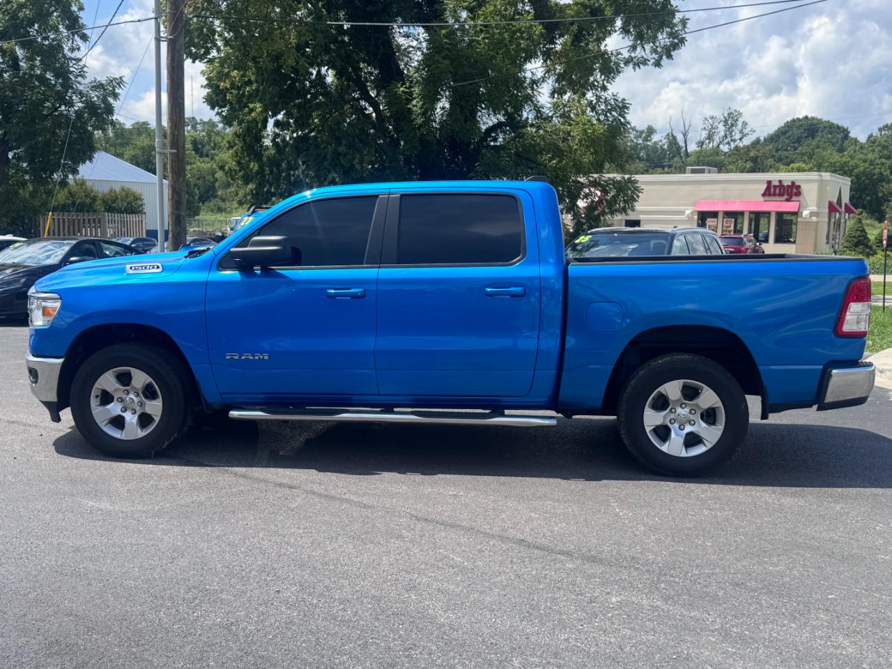 RAM 1500 Big Horn 4x4 Crew Cab 5'7" Box 2021