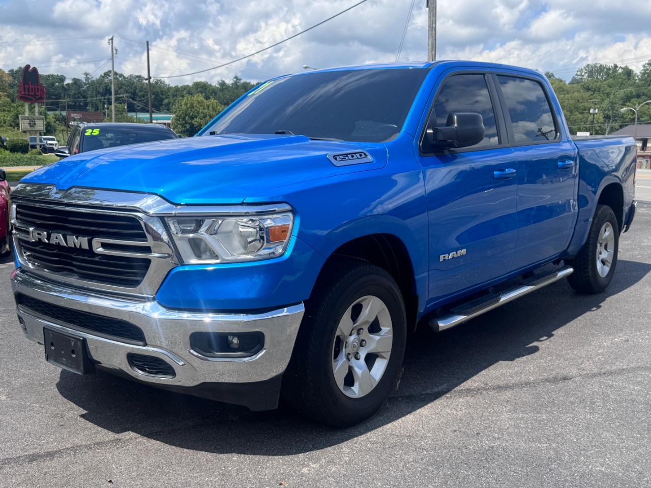 RAM 1500 Big Horn 4x4 Crew Cab 5'7" Box 2021