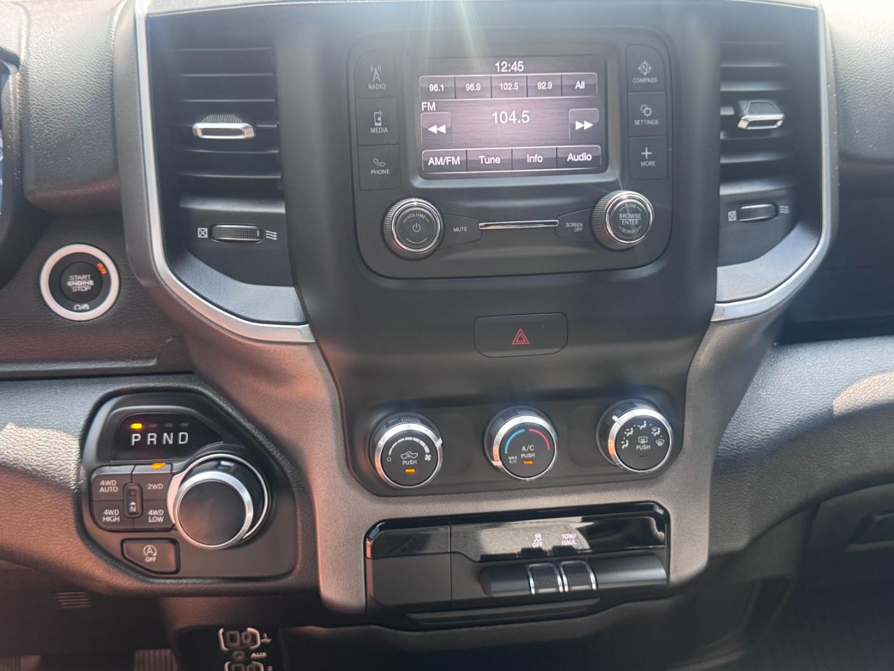 RAM 1500 Big Horn 4x4 Crew Cab 5'7" Box 2021