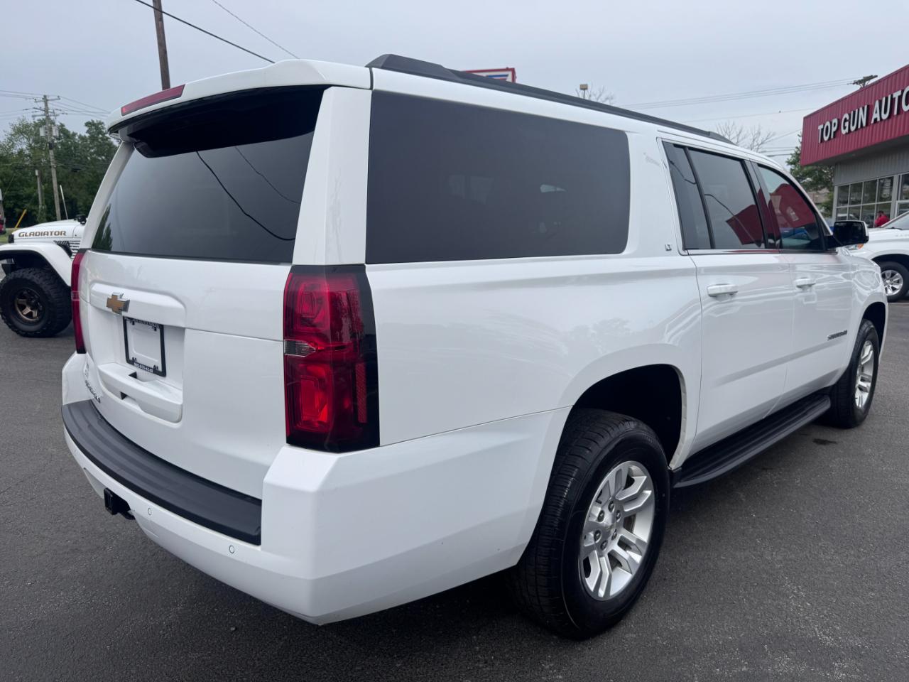 Chevrolet Suburban 4WD 4dr LT 2020