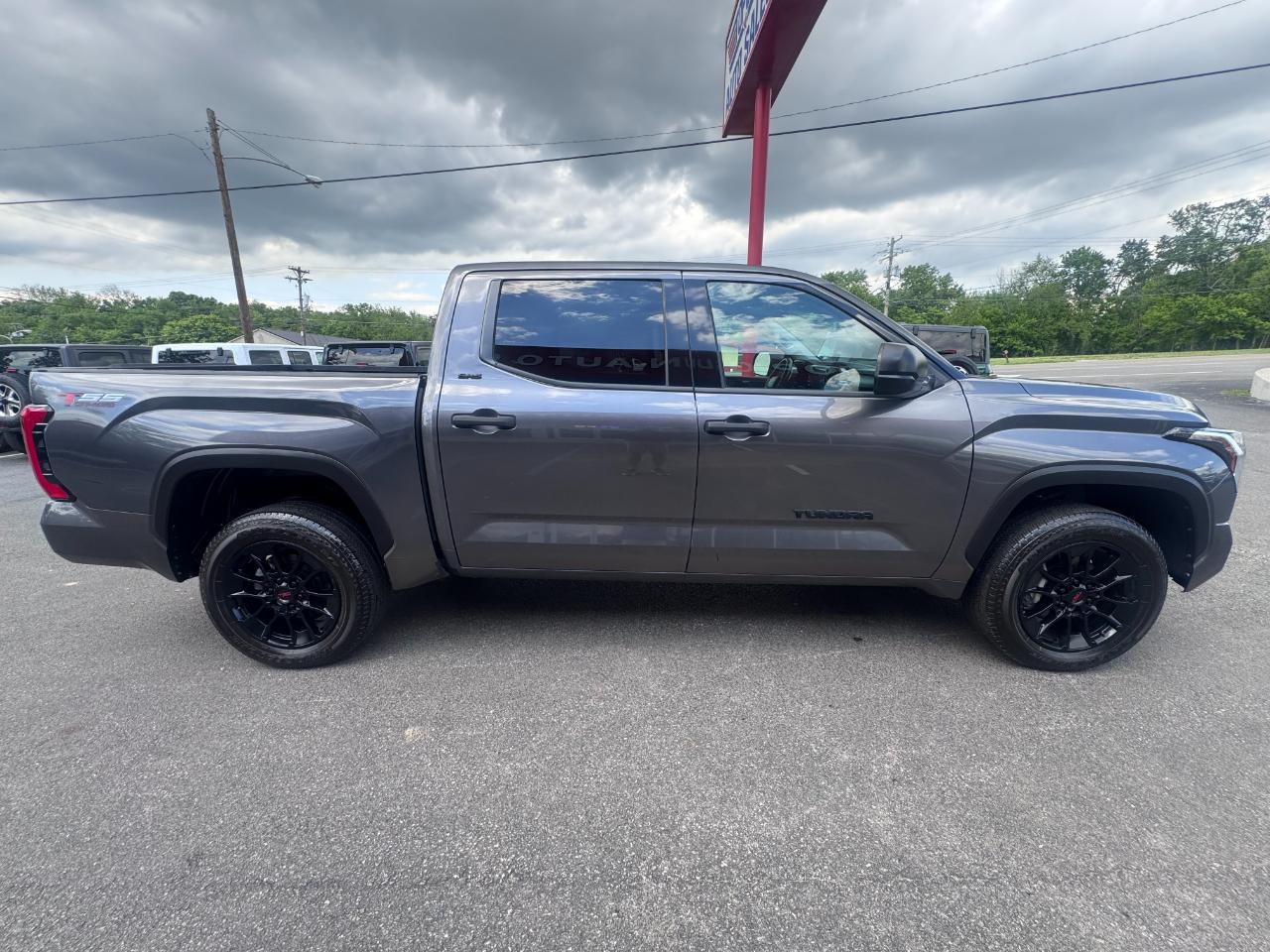 Toyota Tundra 2WD SR5 CrewMax 5.5' Bed (Natl) 2022
