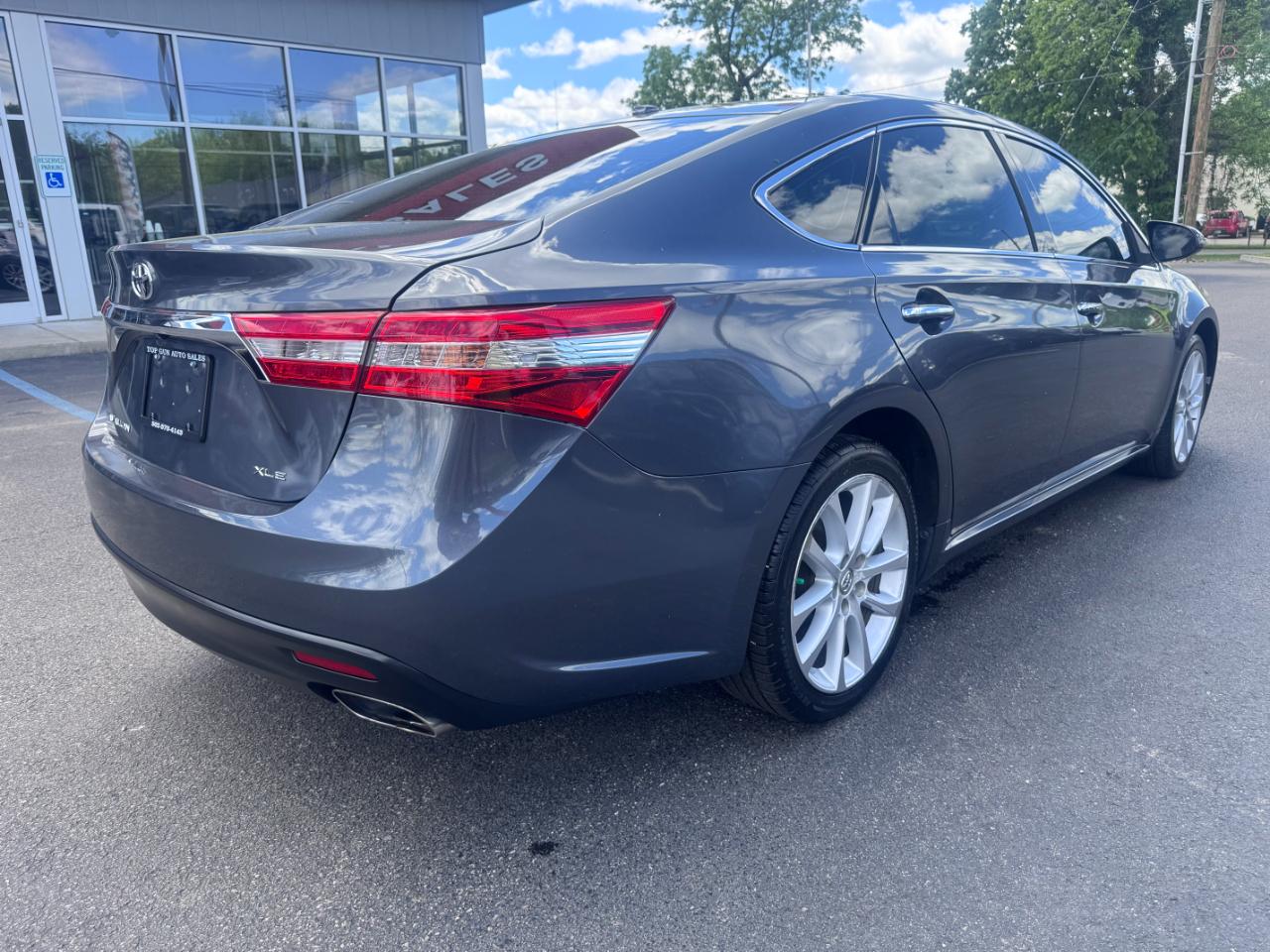 Toyota Avalon 4dr Sdn XLE (Natl) 2013
