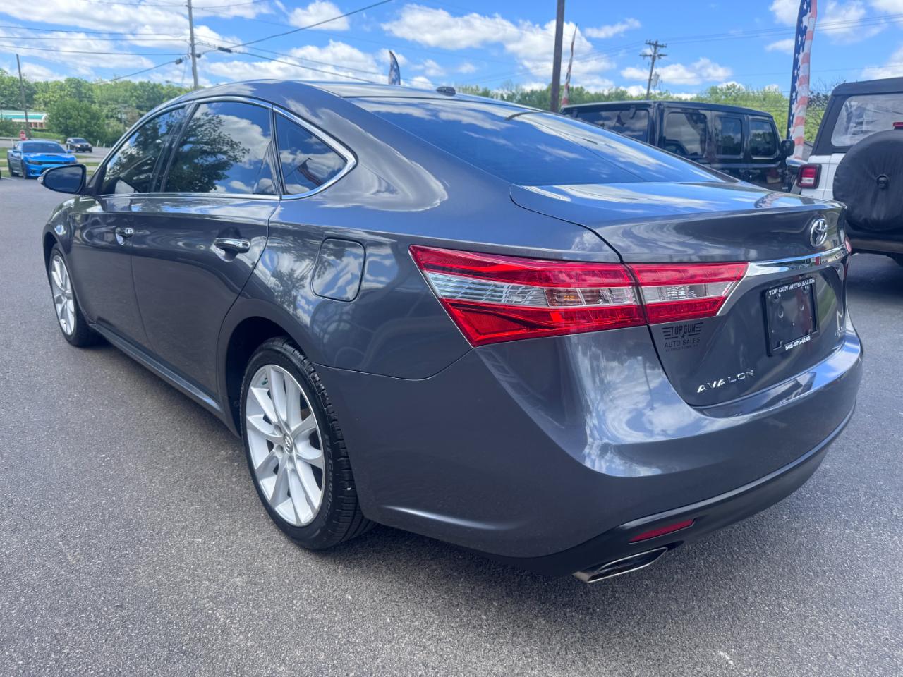 Toyota Avalon 4dr Sdn XLE (Natl) 2013