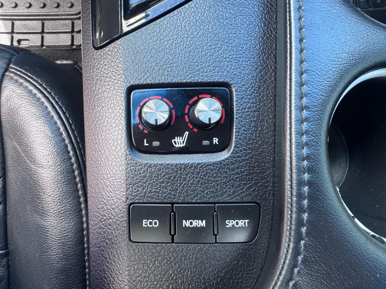 Toyota Avalon 4dr Sdn XLE (Natl) 2013
