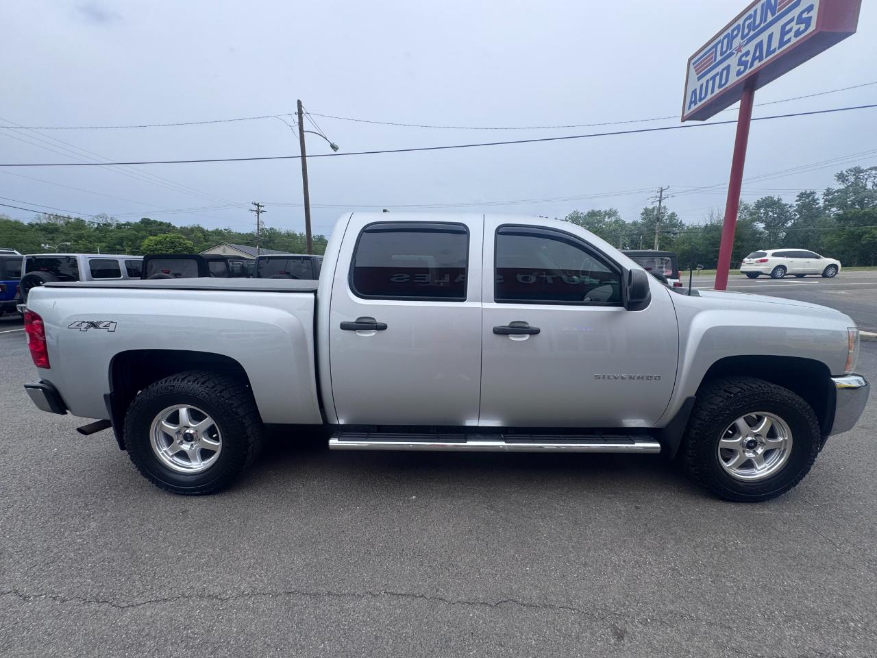 Chevrolet Silverado 1500 4WD Crew Cab 143.5" LT 2012
