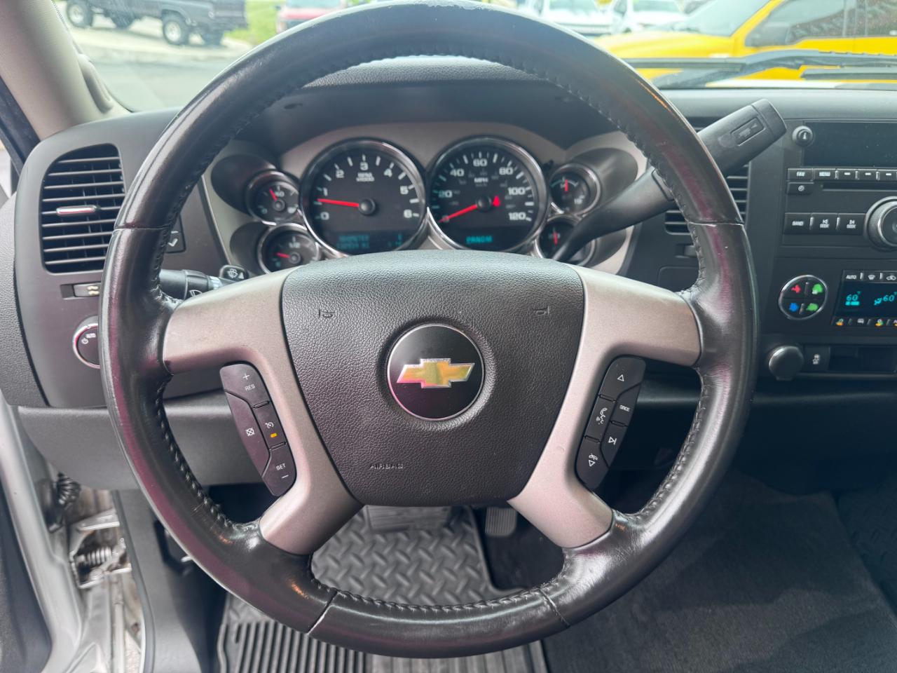 Chevrolet Silverado 1500 4WD Crew Cab 143.5" LT 2012