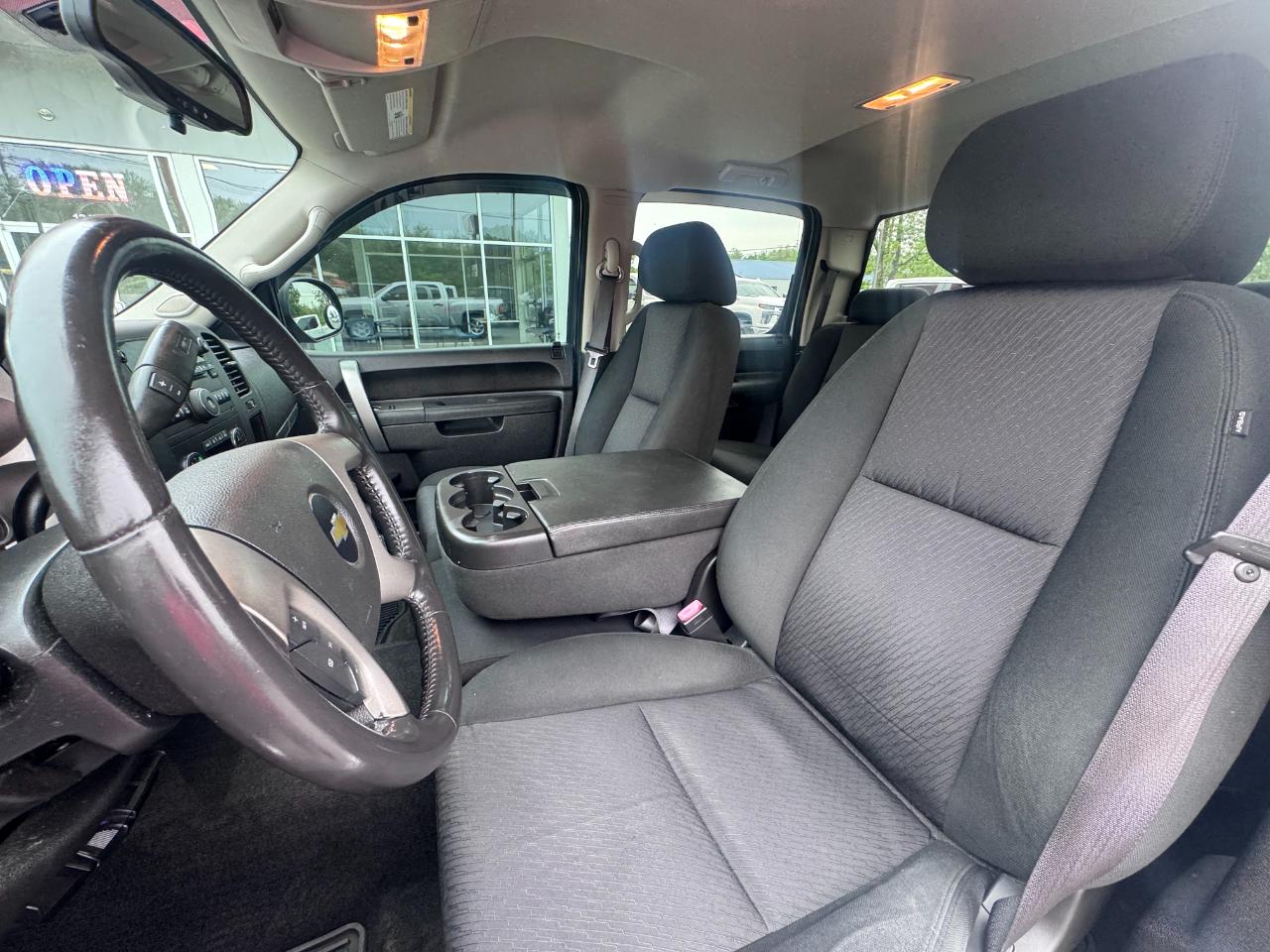Chevrolet Silverado 1500 4WD Crew Cab 143.5" LT 2012