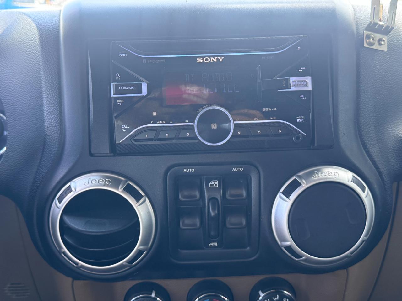 Jeep Wrangler Unlimited 4WD 4dr Rubicon 2011