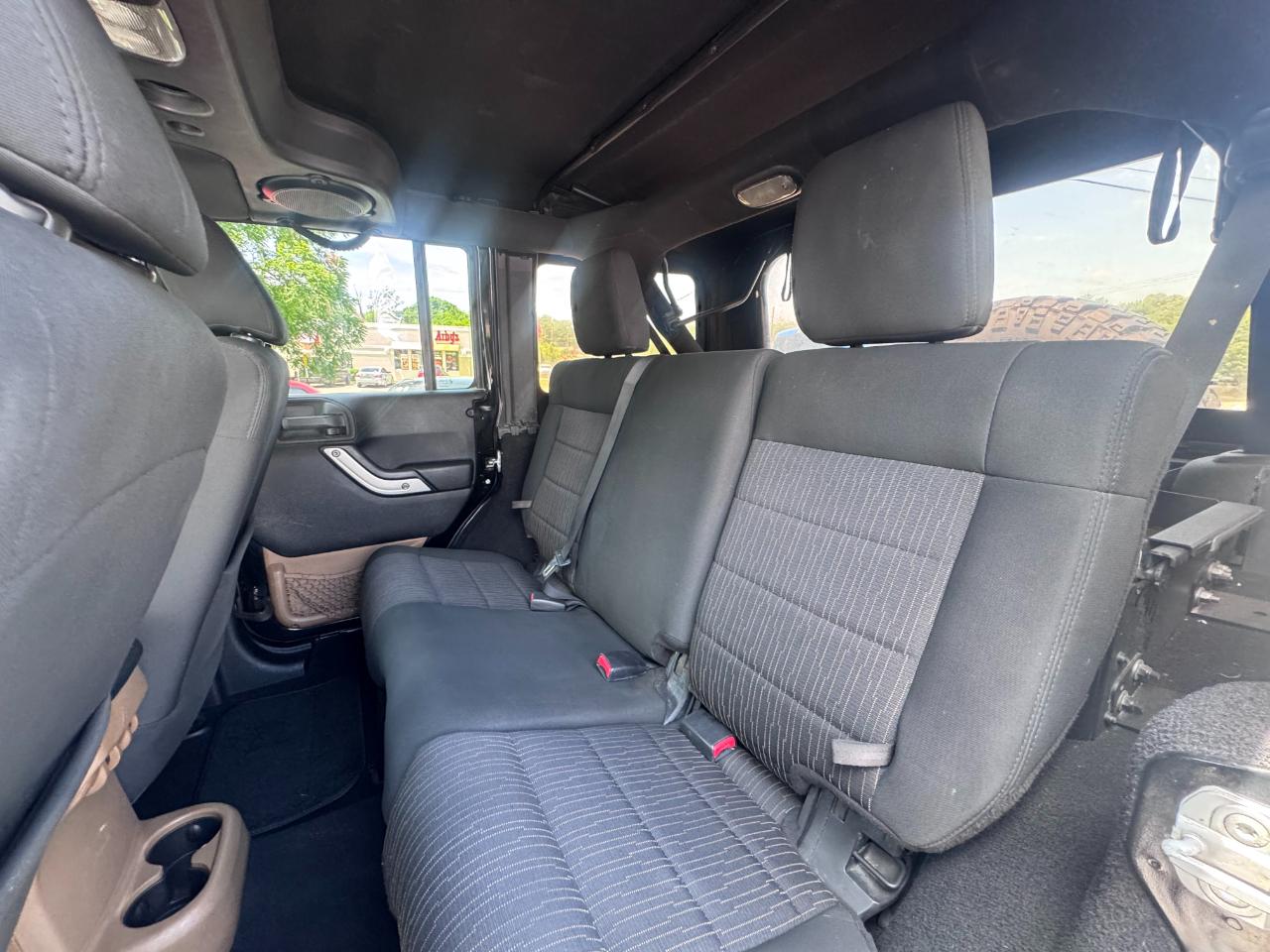 Jeep Wrangler Unlimited 4WD 4dr Rubicon 2011