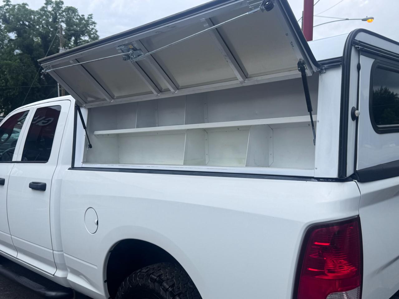 RAM 1500 4WD Quad Cab 140.5" Tradesman 2016