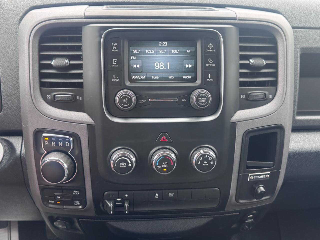RAM 1500 4WD Quad Cab 140.5" Tradesman 2016