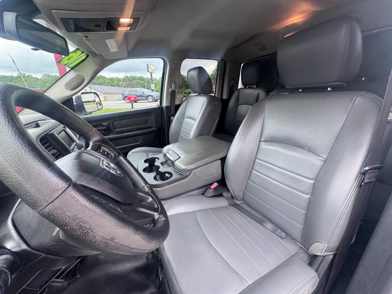 RAM 1500 4WD Quad Cab 140.5" Tradesman 2016