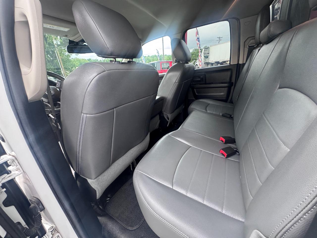 RAM 1500 4WD Quad Cab 140.5" Tradesman 2016