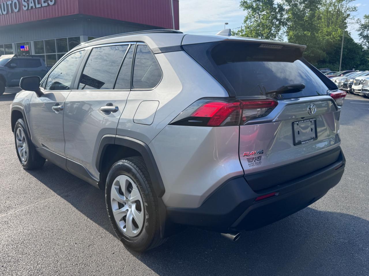 Toyota RAV4 LE FWD (Natl) 2020