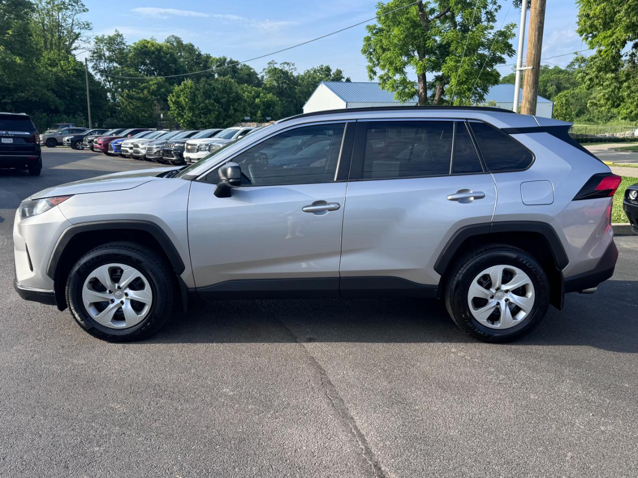 Toyota RAV4 LE FWD (Natl) 2020