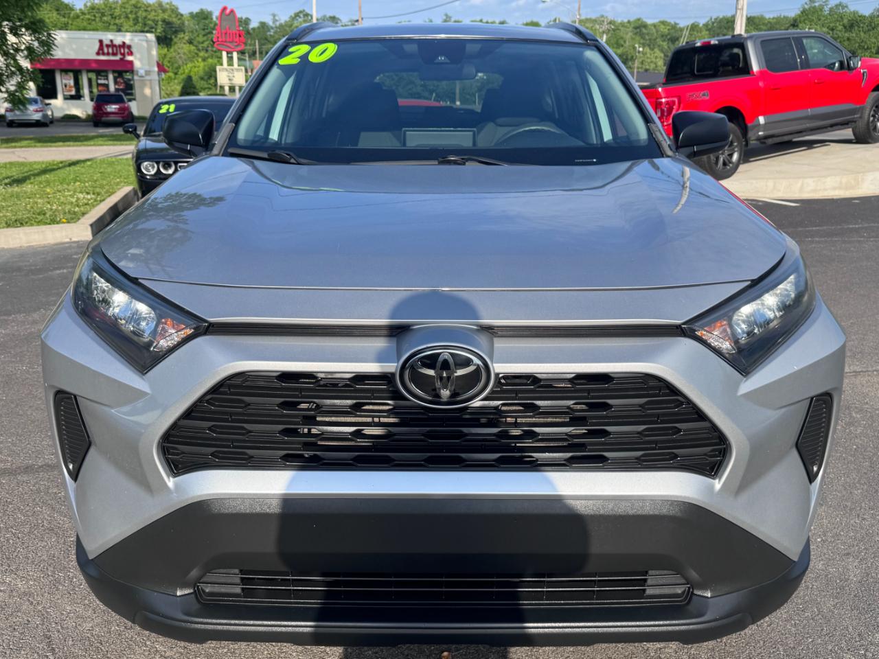 Toyota RAV4 LE FWD (Natl) 2020