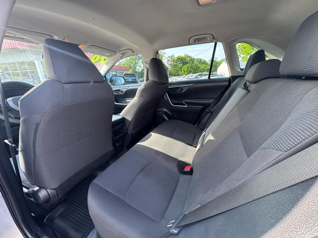 Toyota RAV4 LE FWD (Natl) 2020