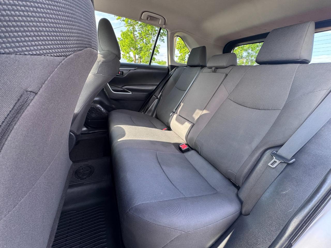 Toyota RAV4 LE FWD (Natl) 2020
