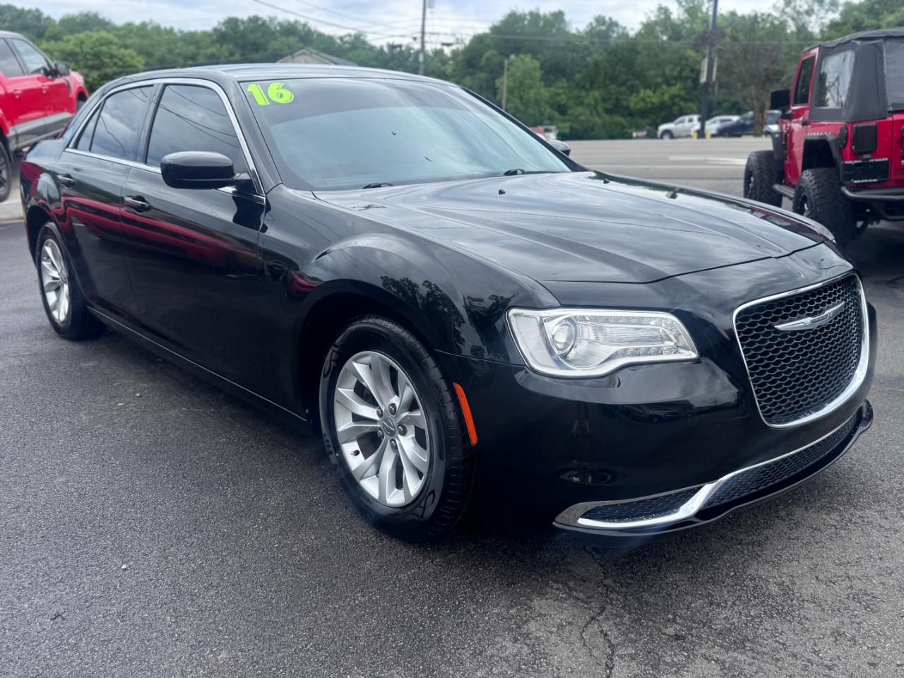 2016 Chrysler 300 4dr Sdn Limited RWD