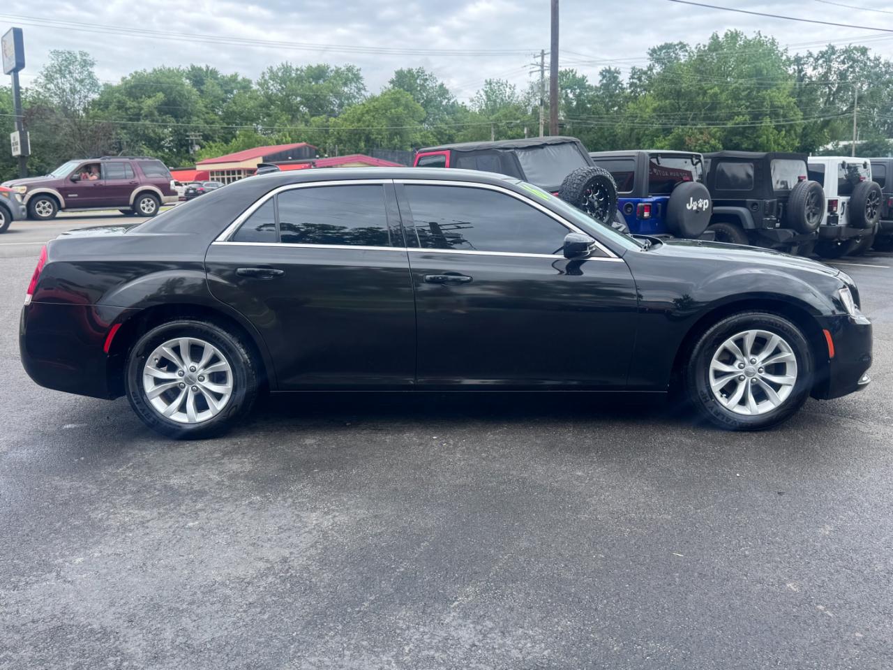 Chrysler 300 4dr Sdn Limited RWD 2016