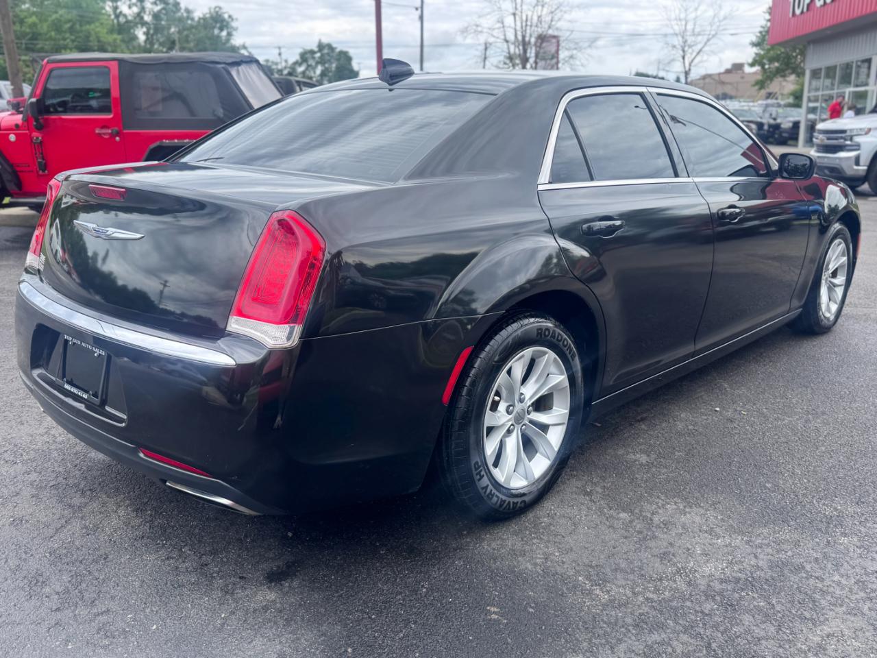Chrysler 300 4dr Sdn Limited RWD 2016