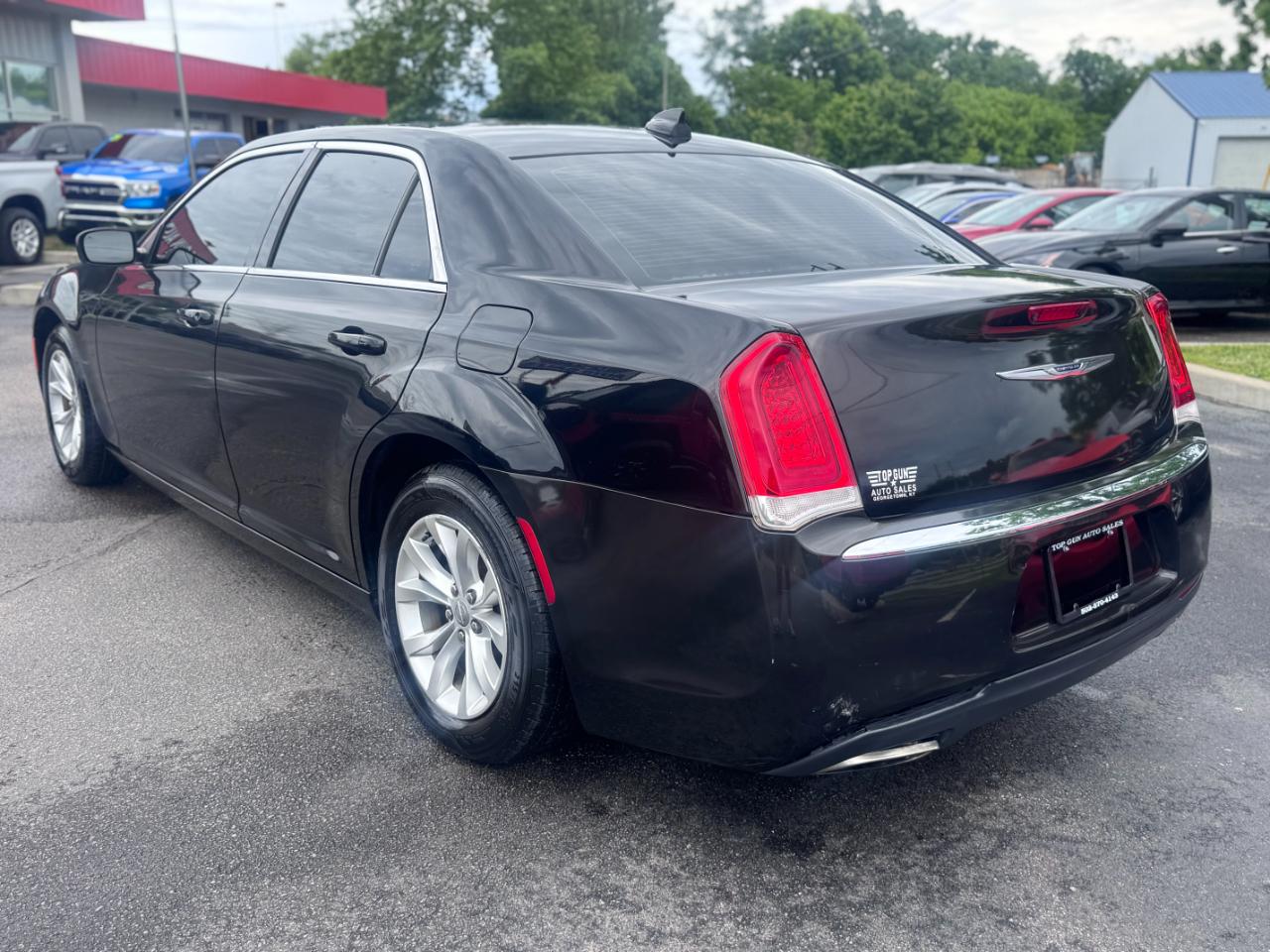 Chrysler 300 4dr Sdn Limited RWD 2016