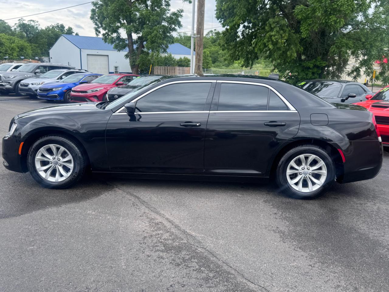 Chrysler 300 4dr Sdn Limited RWD 2016