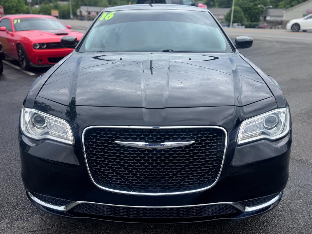 Chrysler 300 4dr Sdn Limited RWD 2016
