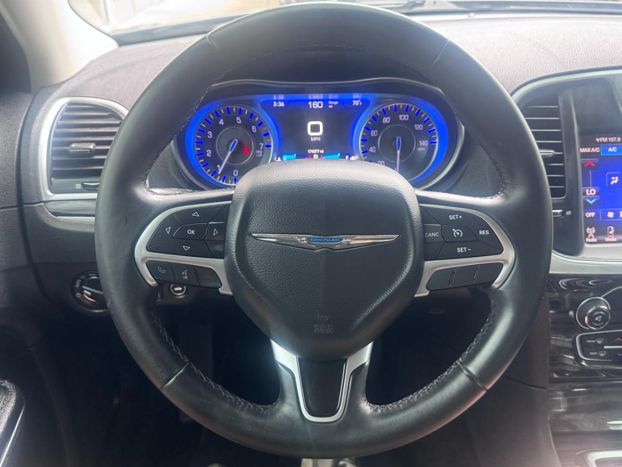 Chrysler 300 4dr Sdn Limited RWD 2016