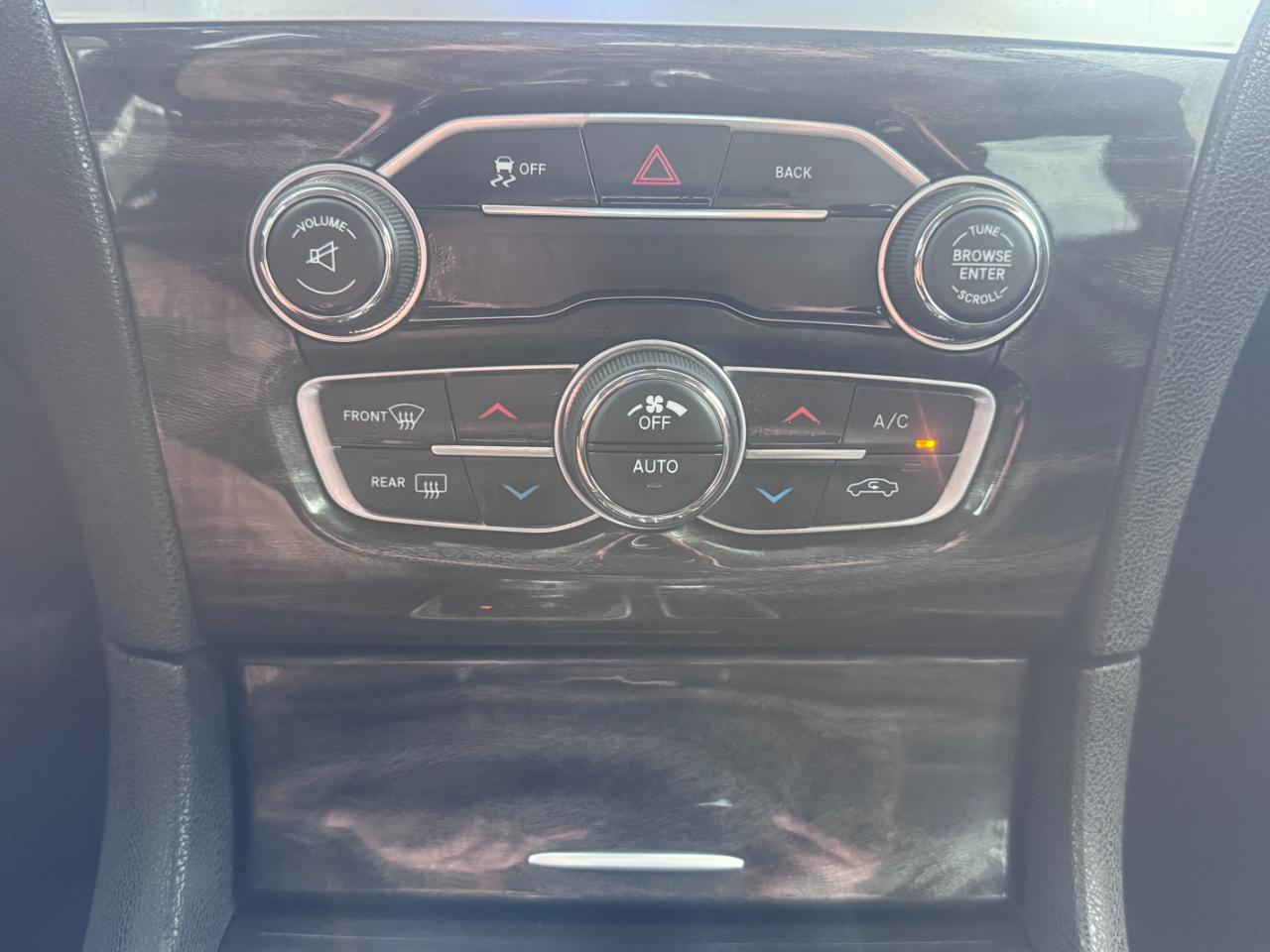 Chrysler 300 4dr Sdn Limited RWD 2016
