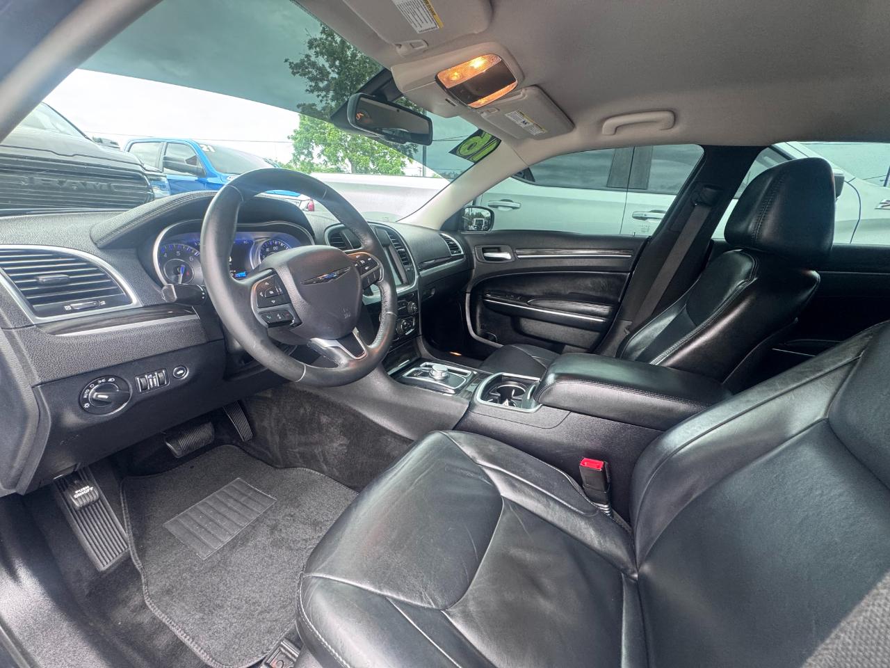 Chrysler 300 4dr Sdn Limited RWD 2016