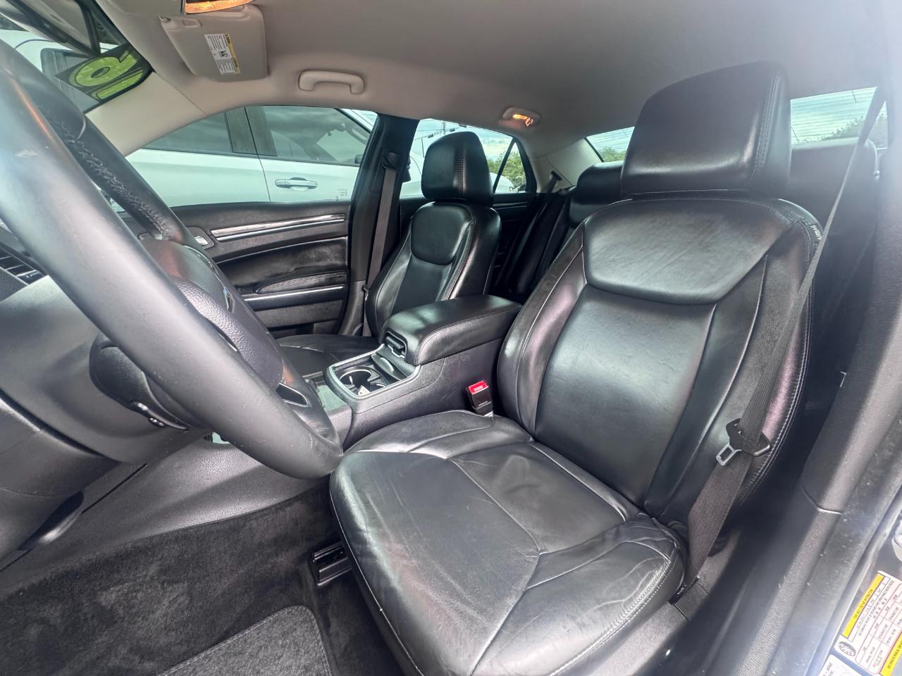 Chrysler 300 4dr Sdn Limited RWD 2016