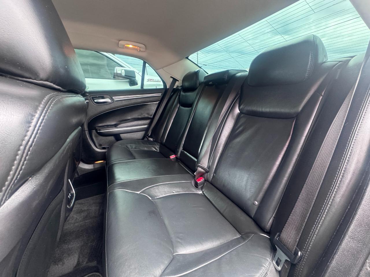 Chrysler 300 4dr Sdn Limited RWD 2016