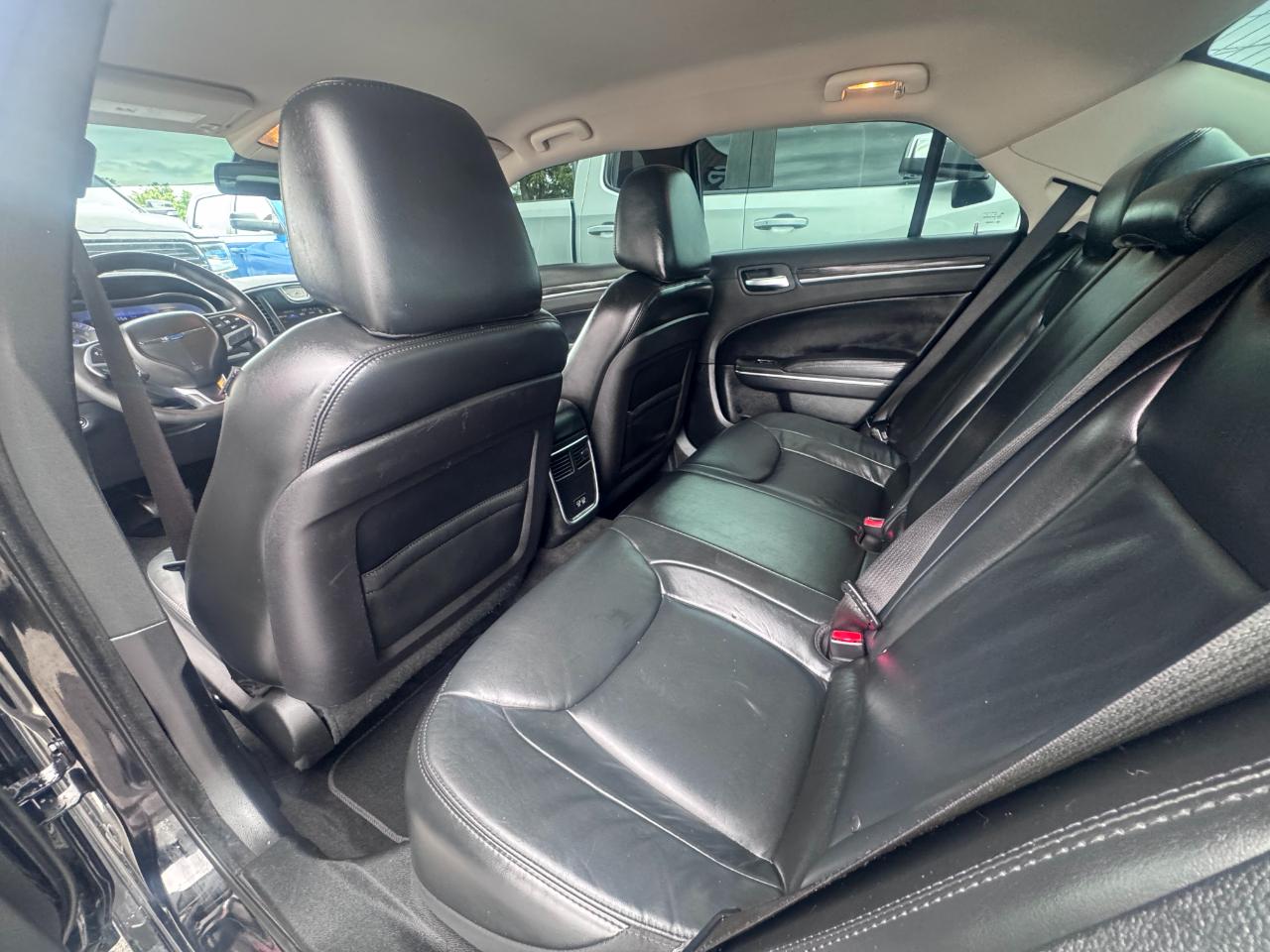 Chrysler 300 4dr Sdn Limited RWD 2016