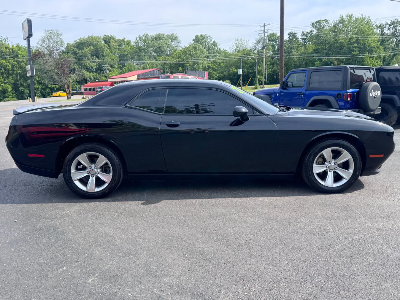 Dodge Challenger SXT RWD 2021