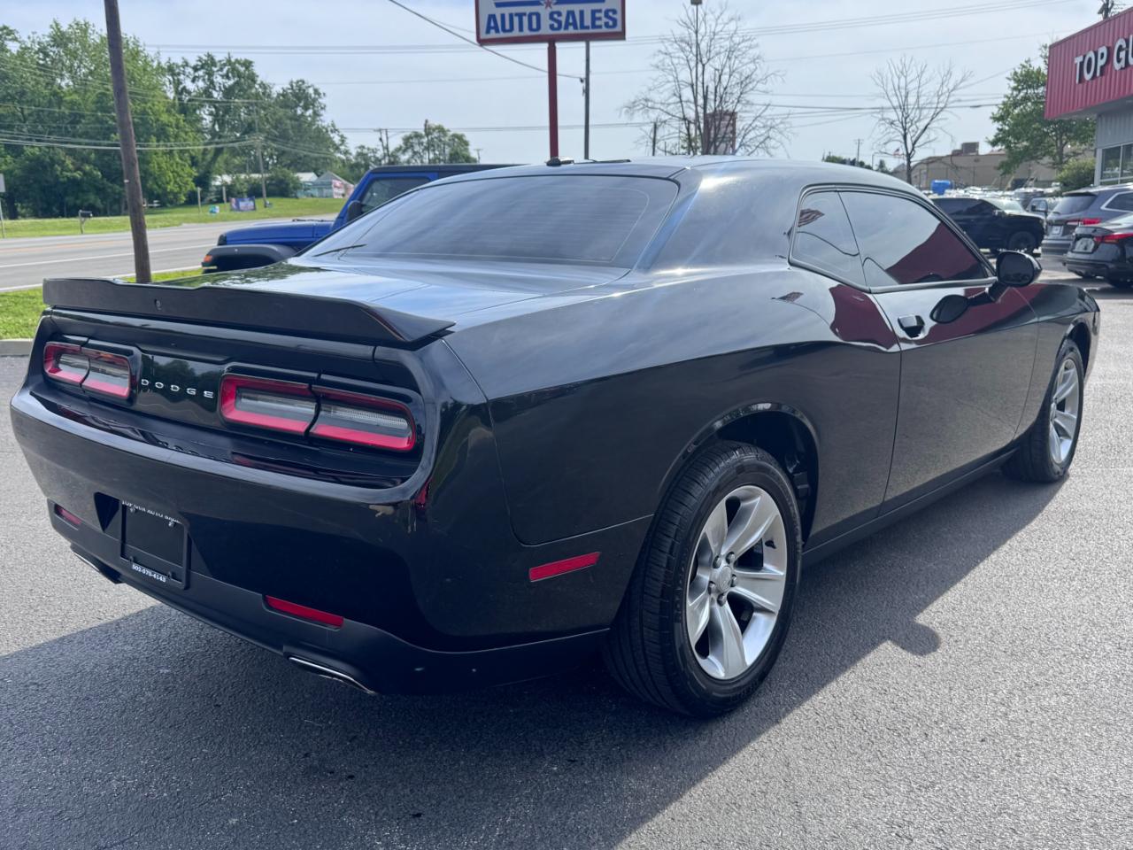 Dodge Challenger SXT RWD 2021