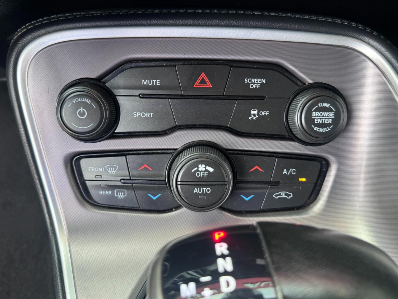 Dodge Challenger SXT RWD 2021