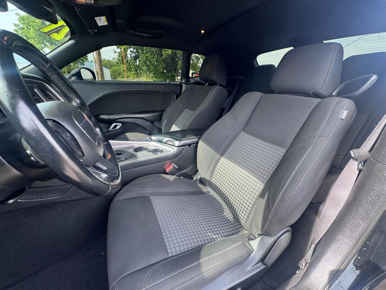 Dodge Challenger SXT RWD 2021