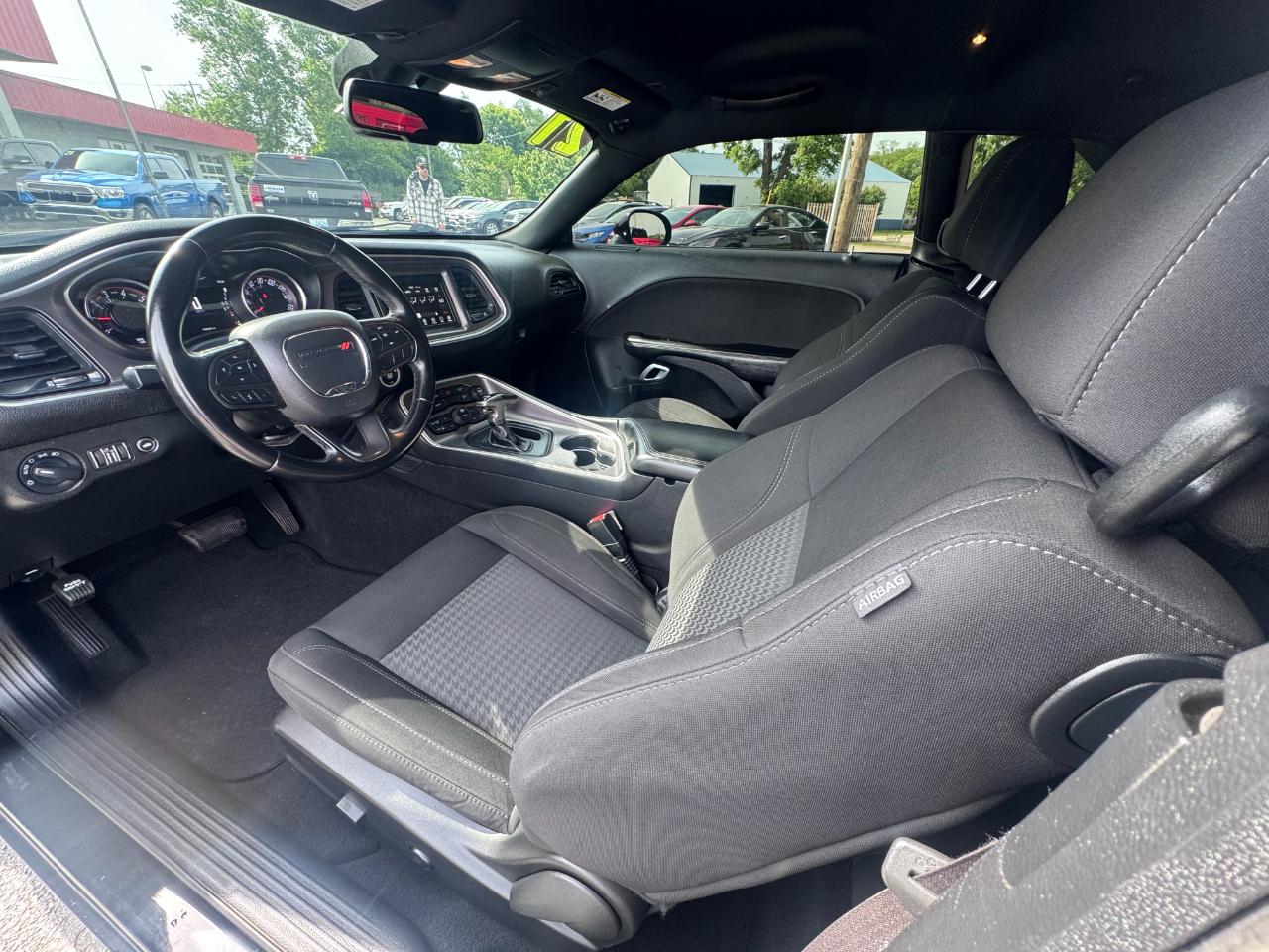 Dodge Challenger SXT RWD 2021