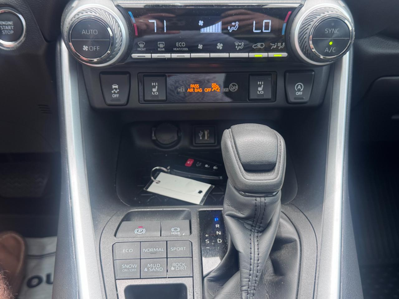 Toyota RAV4 XLE AWD (Natl) 2024