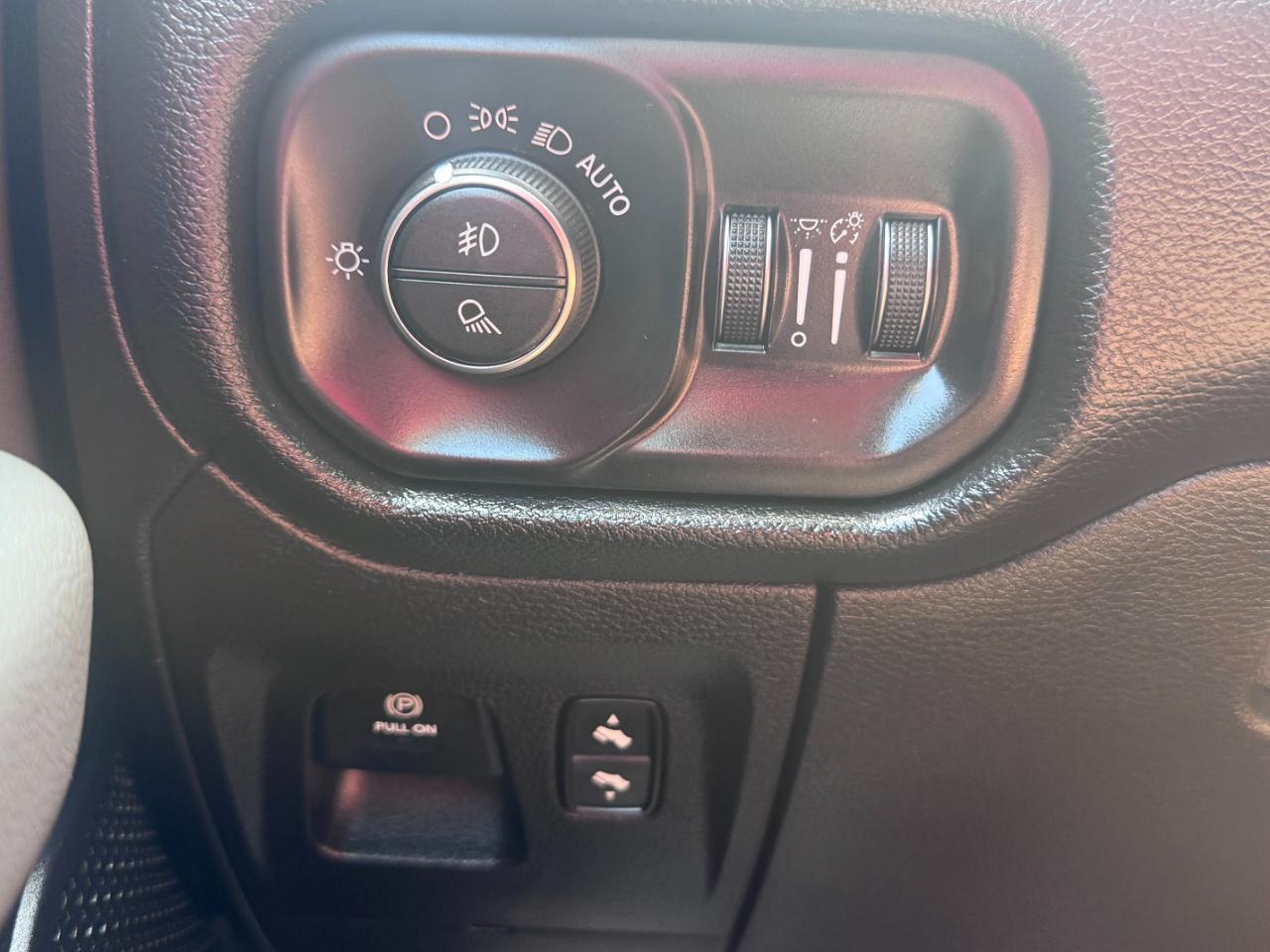 RAM 1500 Big Horn/Lone Star 4x4 Crew Cab 5'7" Box 2019