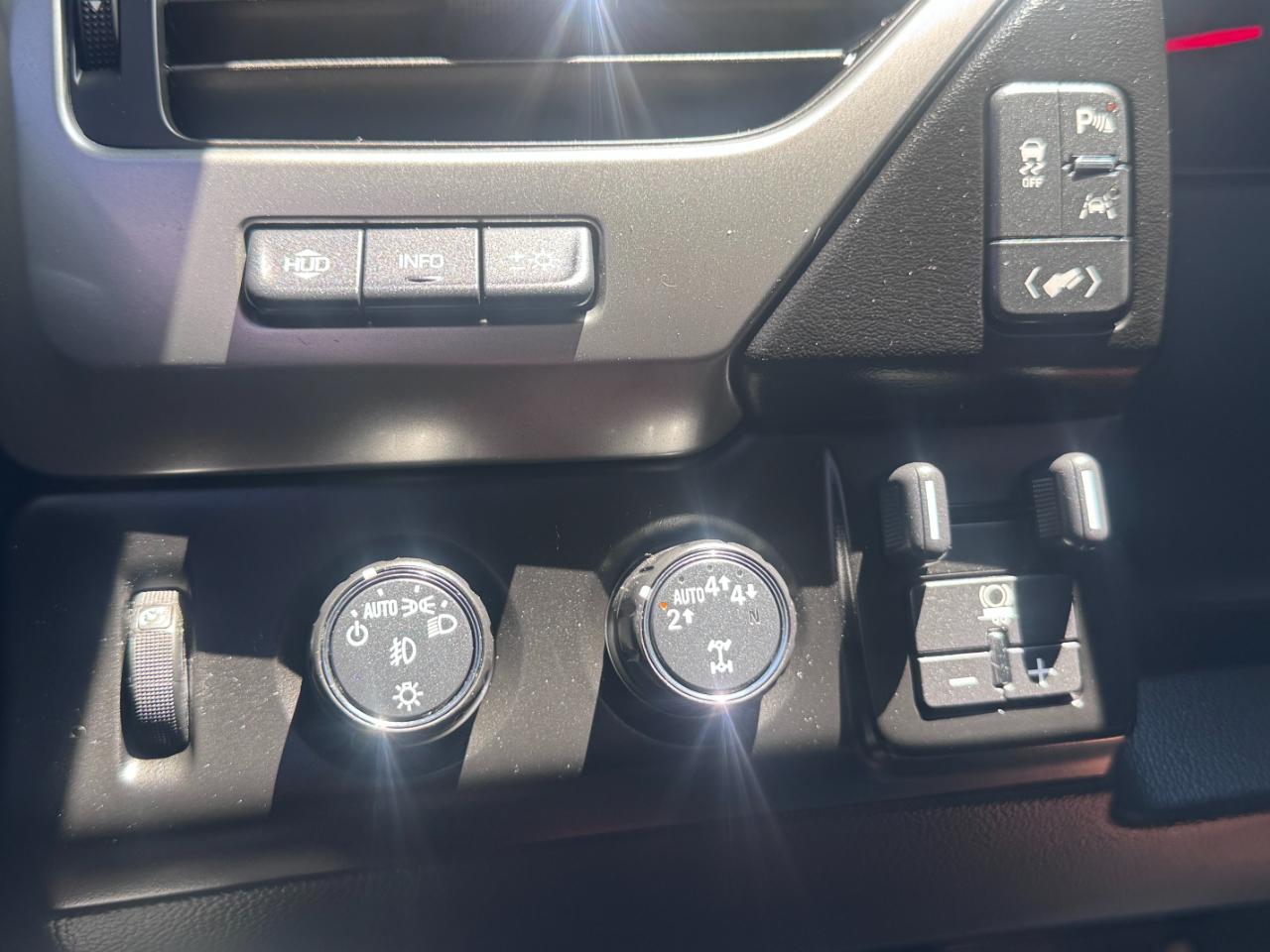 Chevrolet Suburban 4WD 4dr 1500 Premier 2018