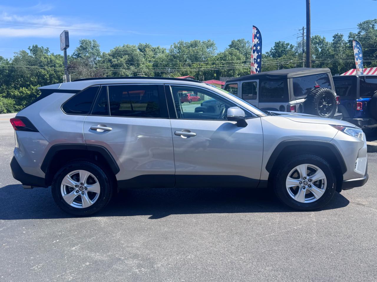 Toyota RAV4 XLE AWD (Natl) 2021