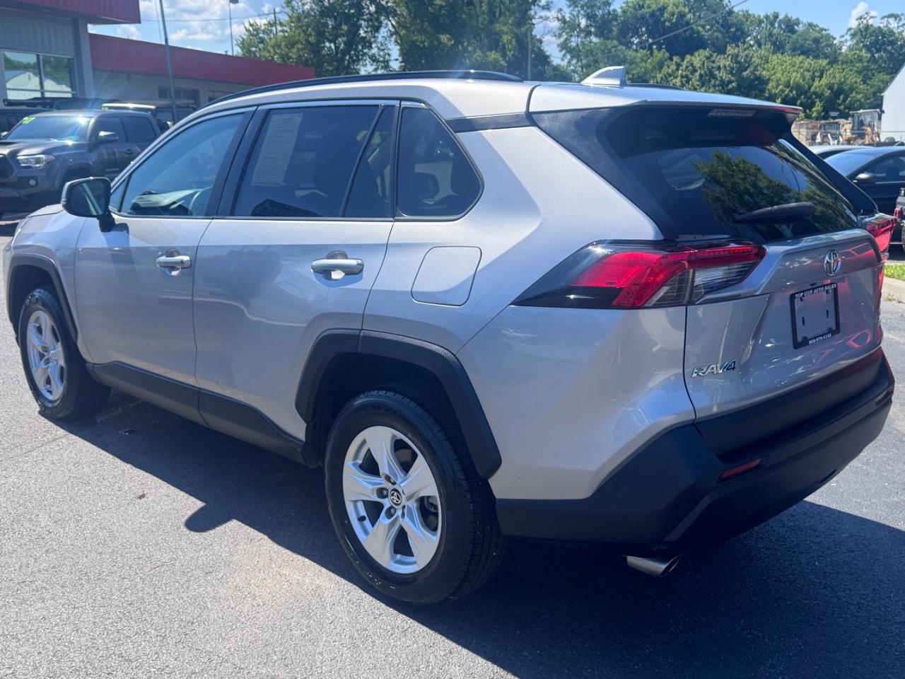 Toyota RAV4 XLE AWD (Natl) 2021