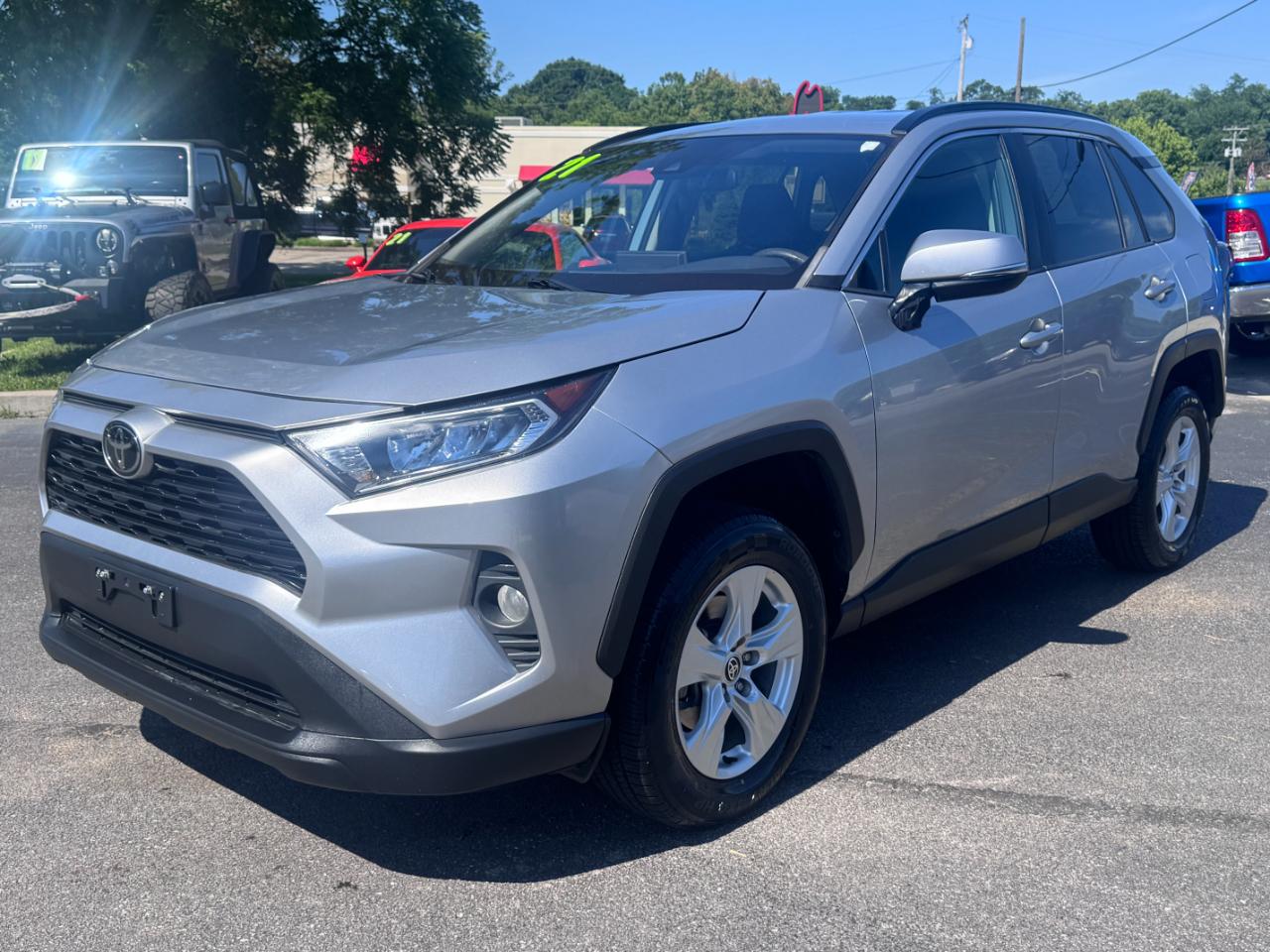 Toyota RAV4 XLE AWD (Natl) 2021