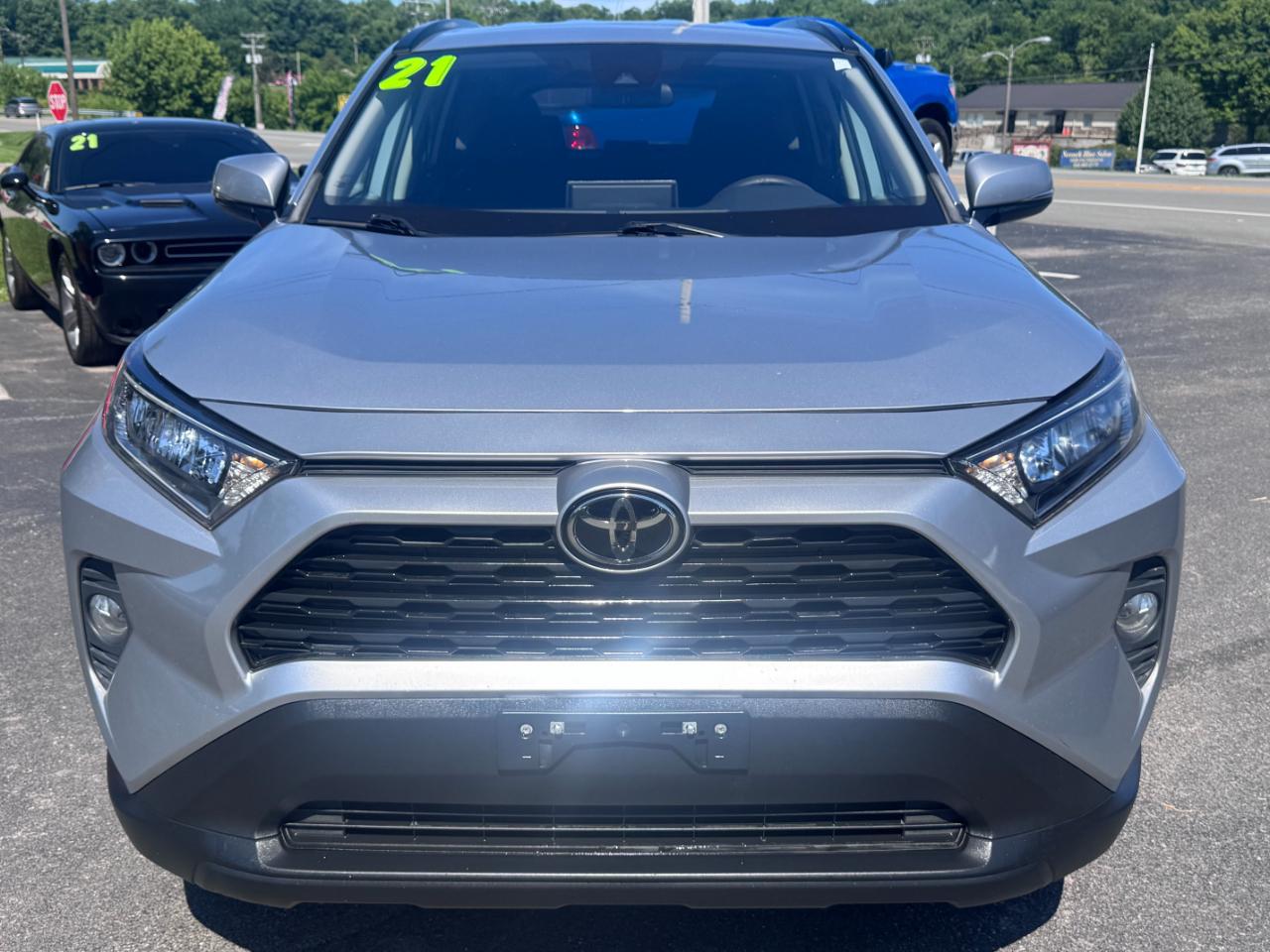 Toyota RAV4 XLE AWD (Natl) 2021