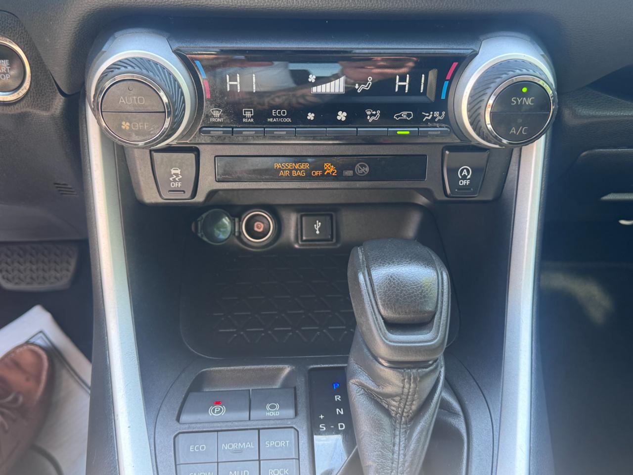 Toyota RAV4 XLE AWD (Natl) 2021